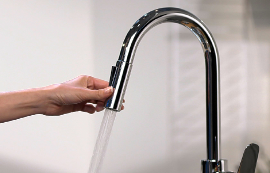 Hansgrohe Focus M41 Смеситель для кухонной мойки 240 с выдвижным изливом, цвет: хром 31815000