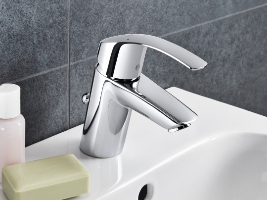 Grohe Eurosmart New Смеситель для раковины, с д/к, длина излива 10,4 см, цвет: хром 23788002