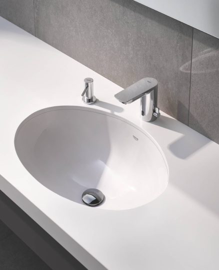 Grohe Bau Cosmopolitan E Смеситель для раковины сенсорный, питание от батареек, цвет: хром 36451000