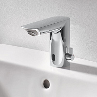 Grohe Bau Cosmopolitan E Смеситель для раковины сенсорный, питание от батареек, цвет: хром 36451000