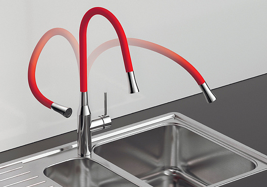 Omoikiri Yatomi-BN-R Смеситель для кухни, с гибким изливом, цвет: нержавеющая сталь/красный 4994248