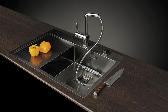 Omoikiri Akashi-S-C Смеситель для кухни с гибким изливом, цвет: хром OAK-CR-35-S