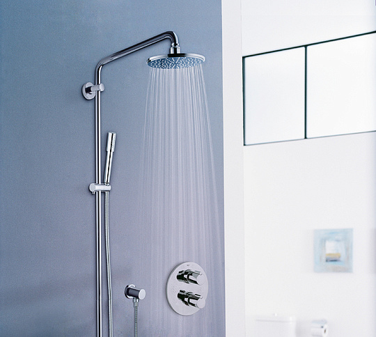 Grohe Rainshower System 210 Душевая стойка для ванны, с термостатом, излив 16,5 см, цвет: хром 27641000