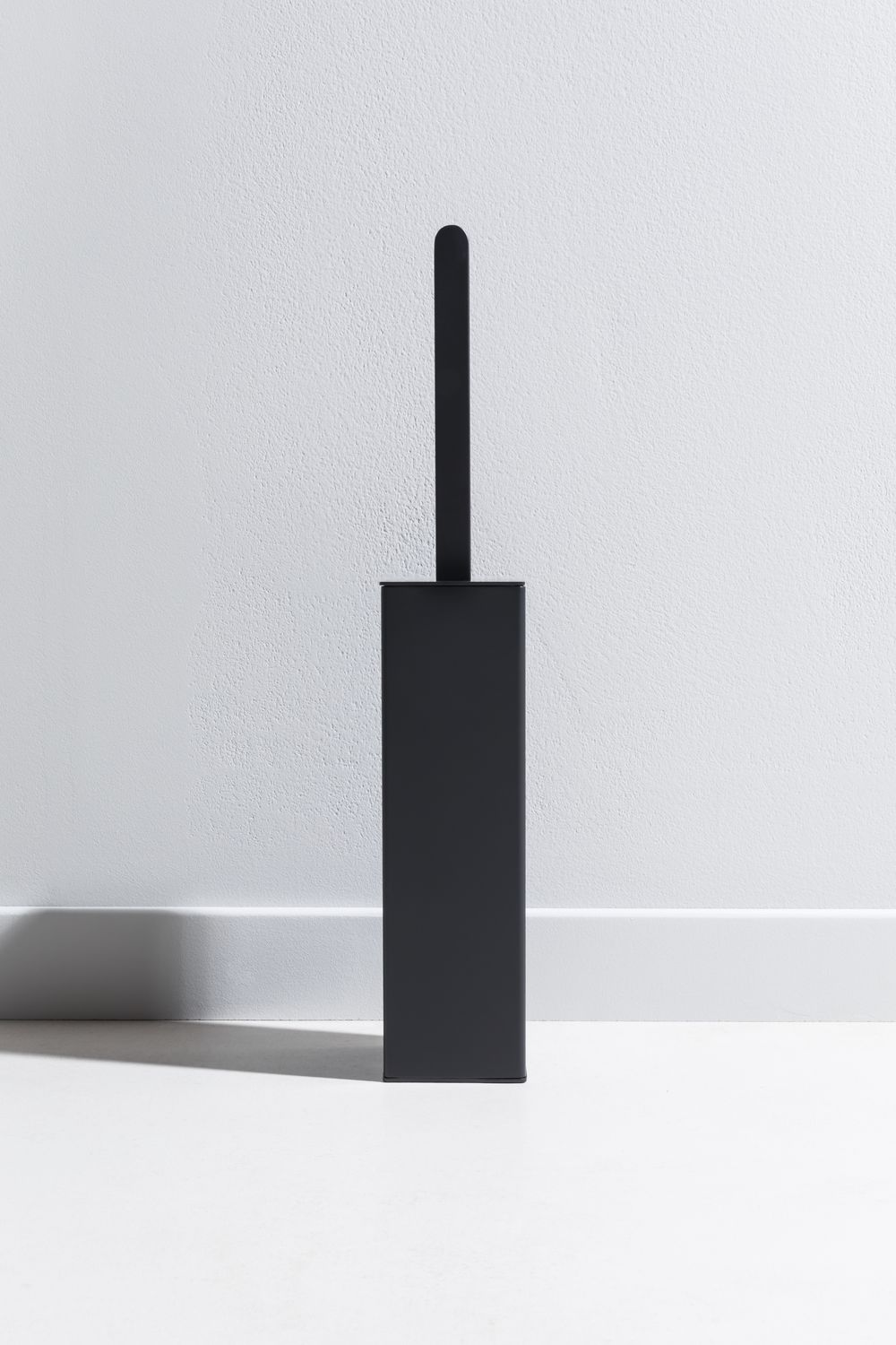 Allen Brau Infinity Ершик для унитаза напольный, латунная колба, цвет: черный матовый 6.21009-31