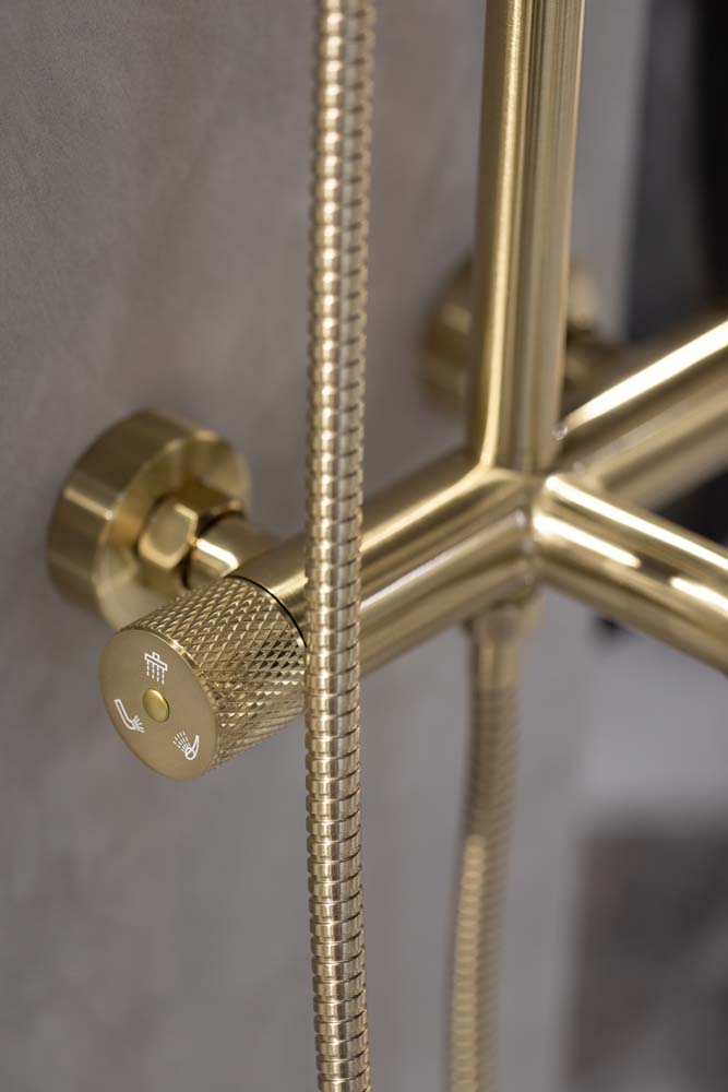 Boheme Uno Смеситель для ванны с душевым комплектом: ручной душ, шланг, излив 19 см, цвет: matt gold 463-MG