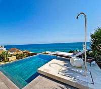 Bossini Pool Душевая колонна напольная, с ручным и верхним душем, 1 вид струи, цвет: chrome L00359.030