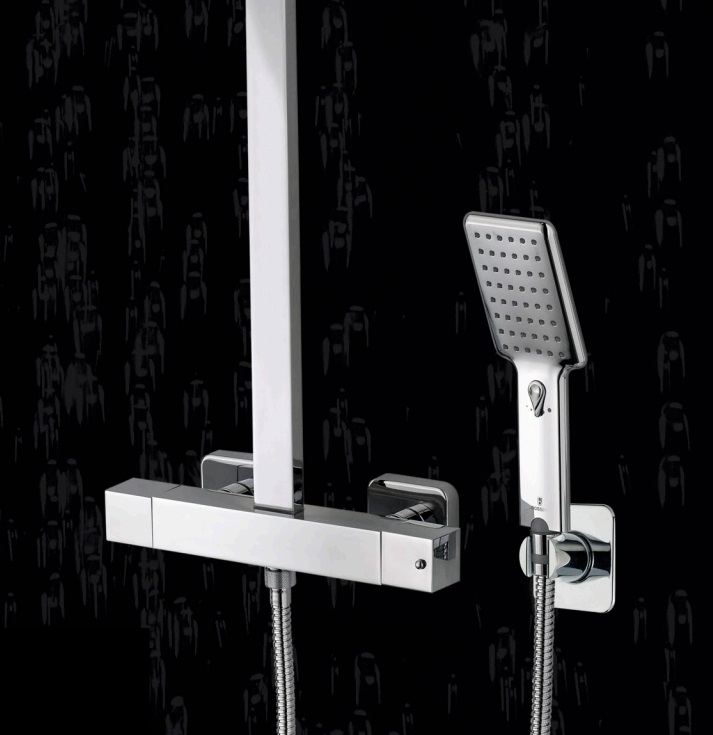 Bossini Cosmo Душевая стойка: смеситель, ручной и верхний душ, 1 вид струи, шланг, цвет: chrome L40001.030