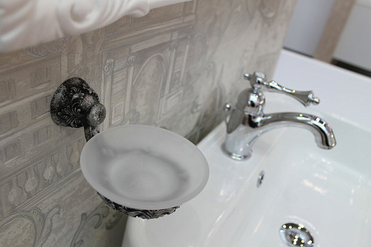 Art&Max Sculpture Мыльница со стеклянной чашей, подвесная, цвет: серебро AM-0685-T