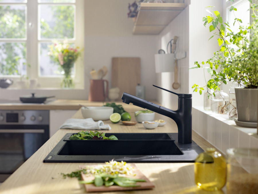 Hansgrohe Zesis Смеситель для кухни с выдвижным изливом, цвет: черный 74800670