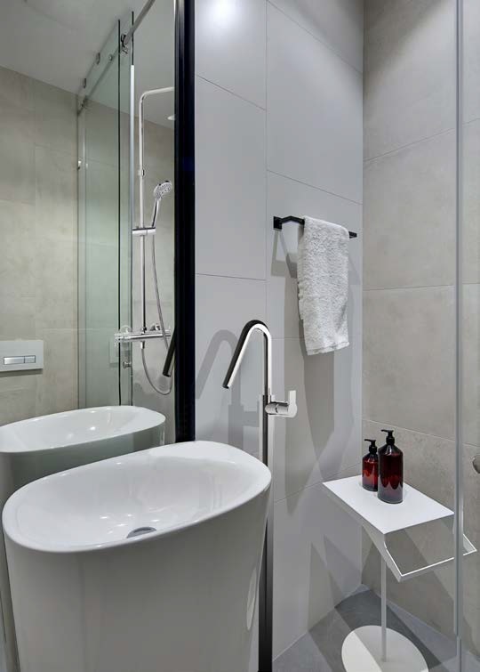 Ramonsoler RS-Q Смеситель настенный с душем, цвет: хром 9308T3