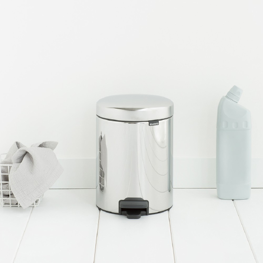 Brabantia NewIcon Мусорное ведро с педалью, нержавеющая сталь на 5л, цвет: стальной полированный 112621
