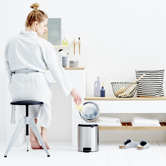 Brabantia NewIcon Мусорное ведро с педалью, нержавеющая сталь на 5л, цвет: стальной матовый FPP 112102