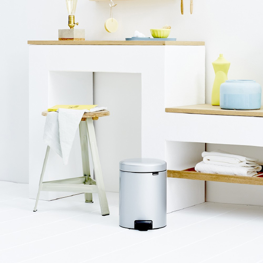 Brabantia NewIcon Мусорное ведро с педалью, нержавеющая сталь на 5л, цвет: серый металлик 112904