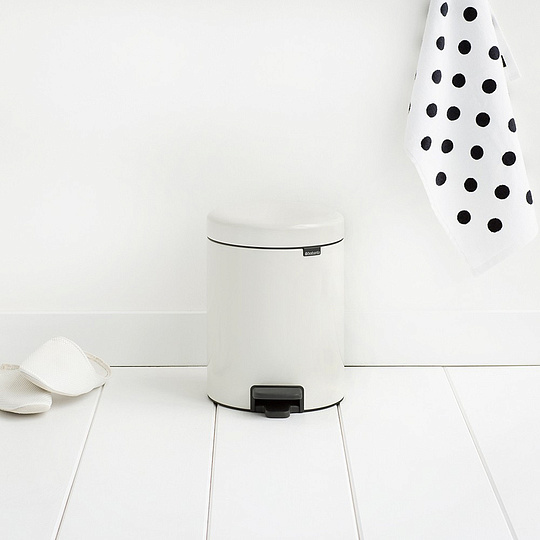 Brabantia NewIcon Мусорное ведро с педалью, нержавеющая сталь на 5л, цвет: белый 112065