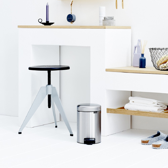 Brabantia NewIcon Мусорное ведро с педалью, нержавеющая сталь на 3л, цвет: стальной матовый 113222