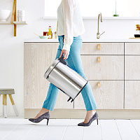 Brabantia NewIcon Мусорное ведро с педалью, нержавеющая сталь на 12л, цвет: стальной матовый FPP 112041
