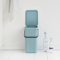Brabantia Sort&Go Мусорное ведро с крышкой, пластик на 16л, цвет: мятный 109843