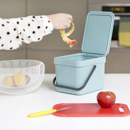 Brabantia Sort&Go Мусорное ведро с крышкой, пластик на 6л, цвет: мятный 109645