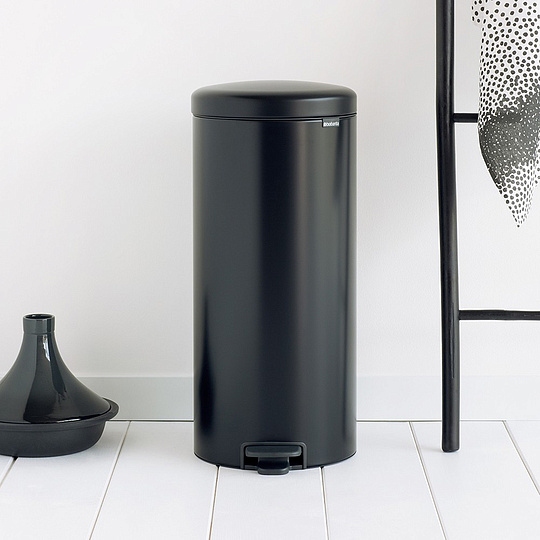 Brabantia NewIcon Мусорное ведро с педалью, нержавеющая сталь на 30л, цвет: черный матовый 114540