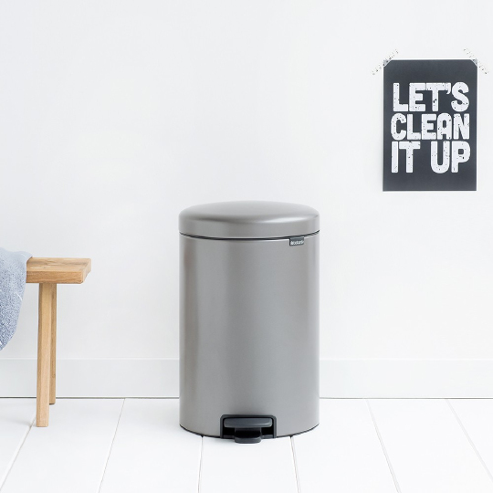 Brabantia NewIcon Мусорное ведро с педалью, нержавеющая сталь на 20л, цвет: платиновый 114045