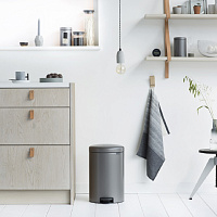 Brabantia NewIcon Мусорное ведро с педалью, нержавеющая сталь на 20л, цвет: платиновый 114045