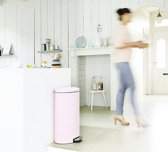 Brabantia FlatBack Мусорное ведро с педалью, нержавеющая сталь на 30л, цвет: минерально-розовый 103988