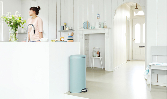 Brabantia FlatBack Мусорное ведро с педалью, нержавеющая сталь на 30л, цвет: минерально-мятный 103964