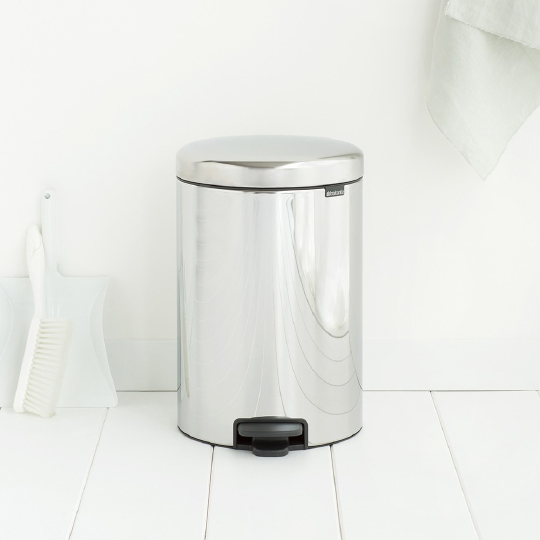 Brabantia NewIcon Мусорное ведро с педалью, нержавеющая сталь на 20л, цвет: стальной полированный 114267