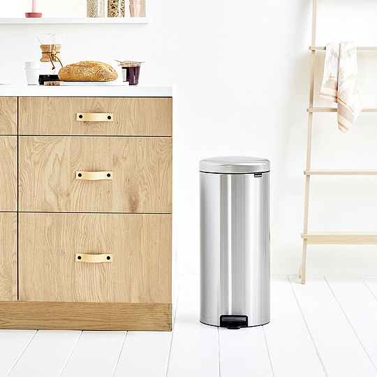 Brabantia NewIcon Мусорное ведро с педалью, нержавеющая сталь на 30л, цвет: стальной матовый 114380