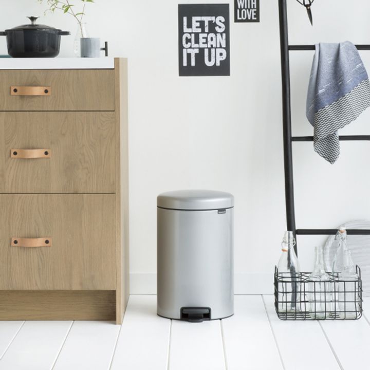 Brabantia NewIcon Мусорное ведро с педалью, нержавеющая сталь на 20л, цвет: серый металлик 114069