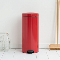 Brabantia NewIcon Мусорное ведро с педалью, нержавеющая сталь на 30л, цвет: пламенно-красный 111808