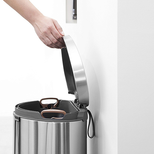 Brabantia FlatBack Мусорное ведро с педалью, нержавеющая сталь на 40л, цвет: стальной матовый FPP 482021