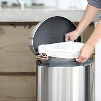 Brabantia FlatBack Мусорное ведро с педалью, нержавеющая сталь на 40л, цвет: стальной матовый FPP 482021