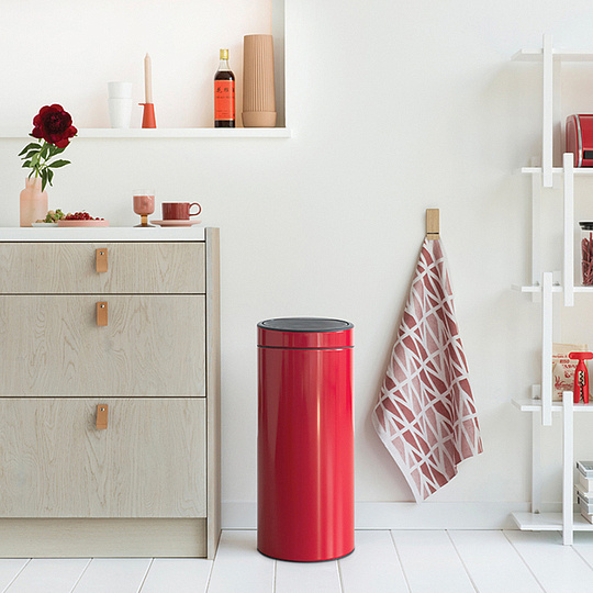 Brabantia Touch Bin New Мусорное ведро нажимн., нержавеющая сталь на 30л, цвет: пламенно-красный 115189