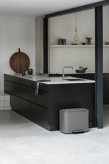 Brabantia Pedal Bin Bo Мусорное ведро с педалью, нержавеющая сталь на 34л, цвет: платиновый 121203