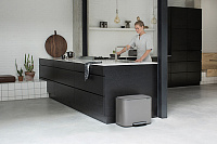 Brabantia Pedal Bin Bo Мусорное ведро с педалью, нержавеющая сталь на 34л, цвет: платиновый 121203