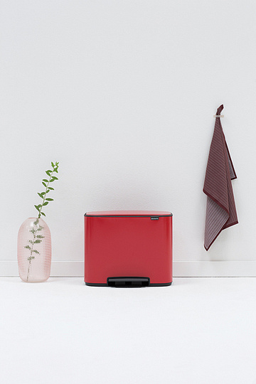 Brabantia Pedal Bin Bo Мусорное ведро с педалью, нержавеющая сталь на 34л, цвет: пламенно-красный 121166