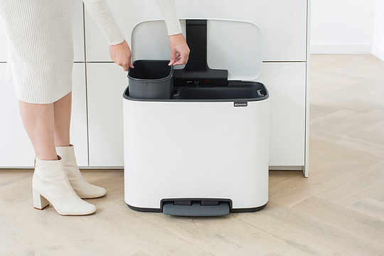 Brabantia Pedal Bin Bo Мусорное ведро с педалью, нержавеющая сталь на 34л, цвет: белый 121142