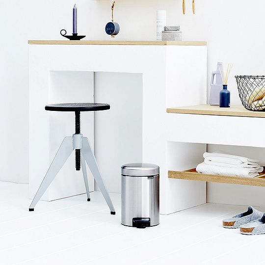 Brabantia NewIcon Мусорное ведро с педалью, нержавеющая сталь на 3л, цвет: стальной матовый FPP 112164
