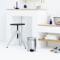 Brabantia NewIcon Мусорное ведро с педалью, нержавеющая сталь на 3л, цвет: стальной матовый FPP 112164