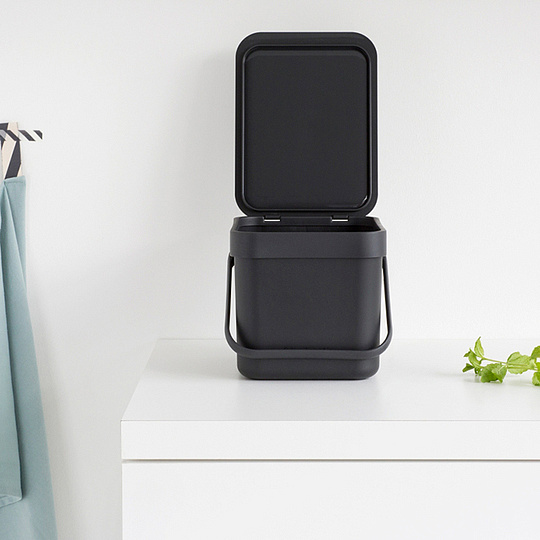 Brabantia Sort&Go Мусорное ведро с крышкой, пластик на 6л, цвет: серый 109720