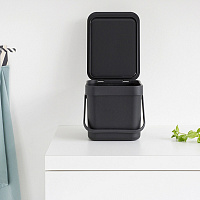 Brabantia Sort&Go Мусорное ведро с крышкой, пластик на 6л, цвет: серый 109720