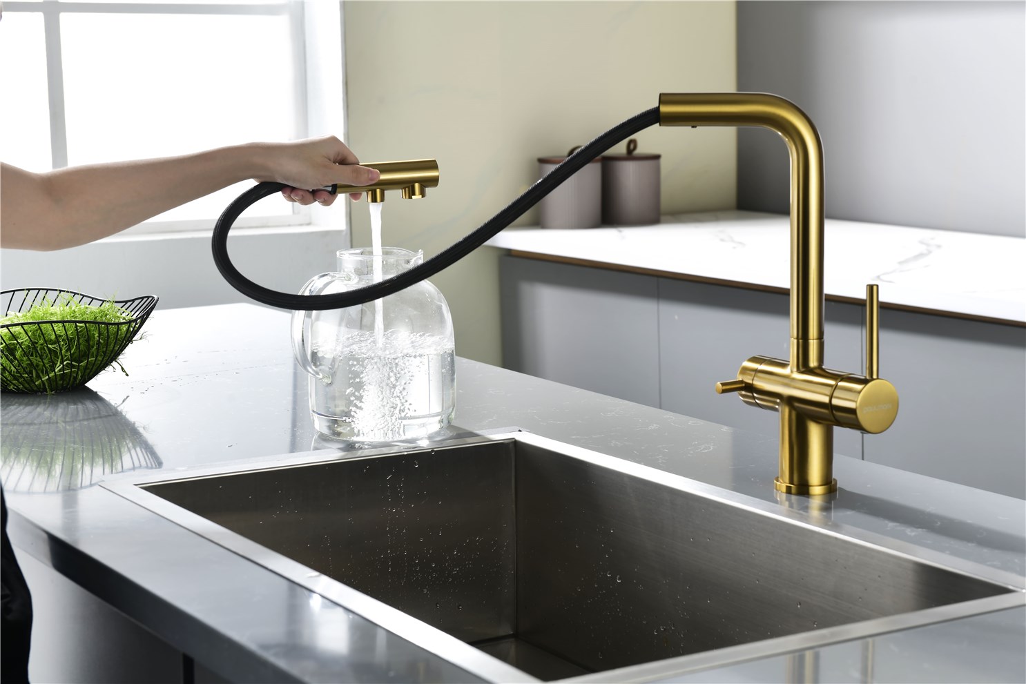 Paulmark Serpentine Смеситель для кухни с выдвижным изливом и подключ. фильтра, цвет: браш. золото Se213222-BG