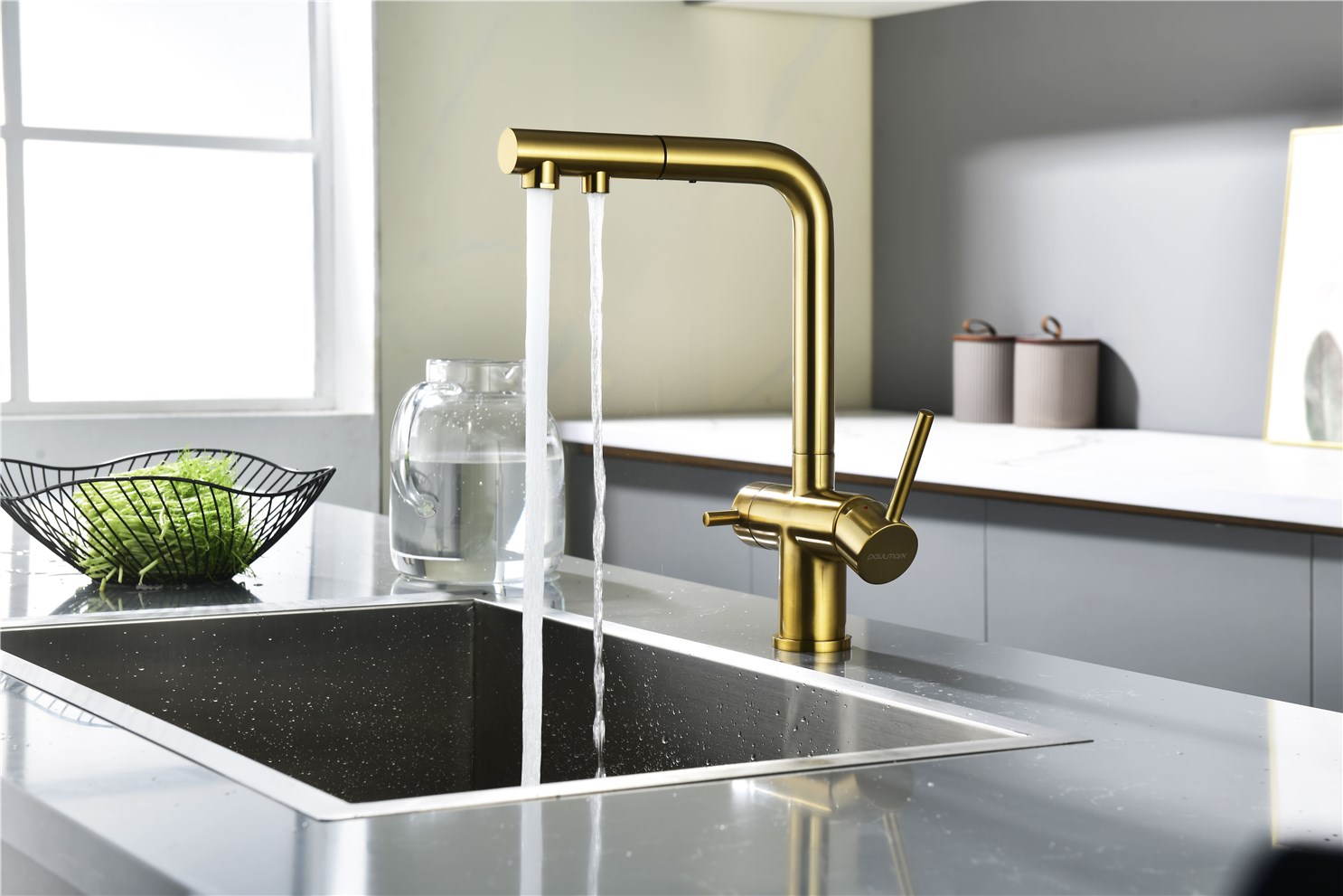 Paulmark Serpentine Смеситель для кухни с выдвижным изливом и подключ. фильтра, цвет: браш. золото Se213222-BG